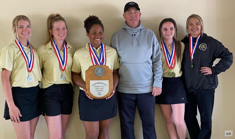 Read more about the article Quanah Girls Golf Team Wins District Tournament