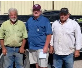 Read more about the article Vanderpool harvests first bale of cotton