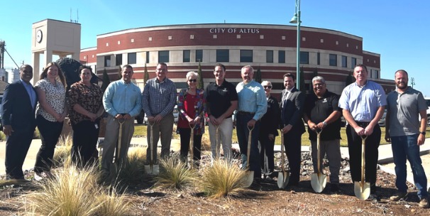 Read more about the article Groundbreaking ceremony held for fiber internet expansion in Altus